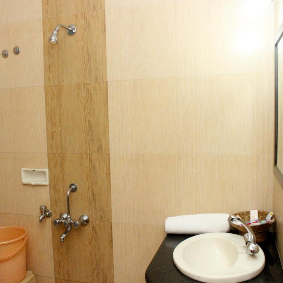 Hotel Manik Moti ロナバラ エクステリア 写真