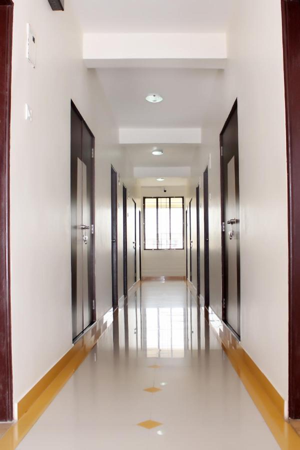 Hotel Manik Moti ロナバラ エクステリア 写真