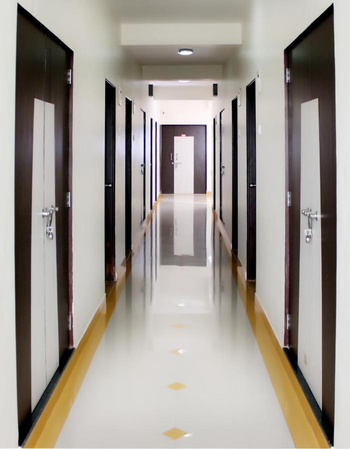 Hotel Manik Moti ロナバラ エクステリア 写真