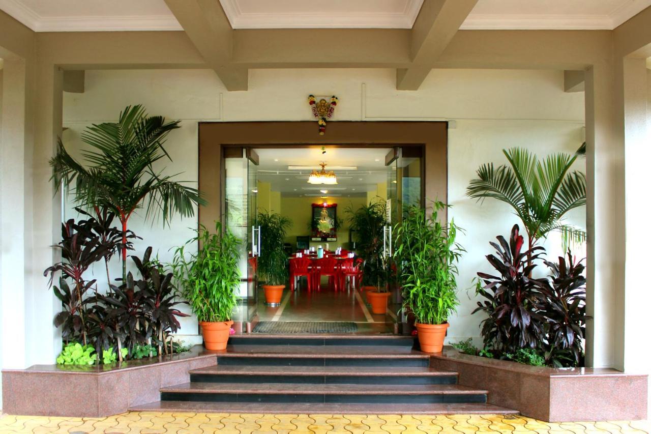 Hotel Manik Moti ロナバラ エクステリア 写真